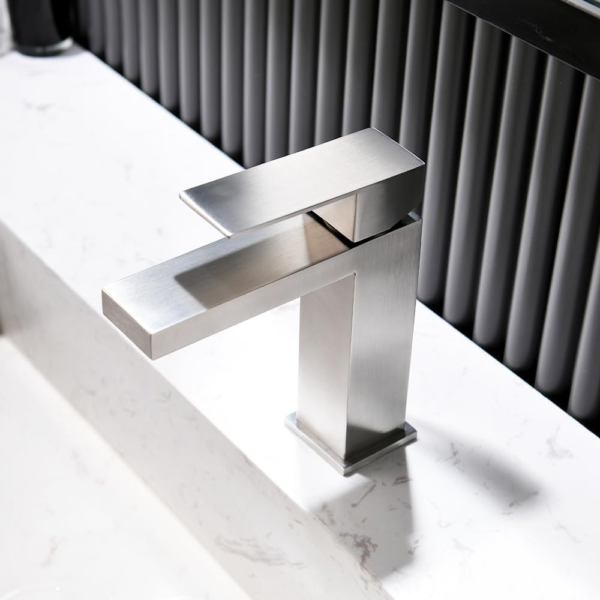 ITL-7206-A-Classica-Italiano-kran-dingin-stainles-brushed-18cm-gs1.png Keran wastafel ITL-7206 Brushed Classica Italiano stainles anti karat