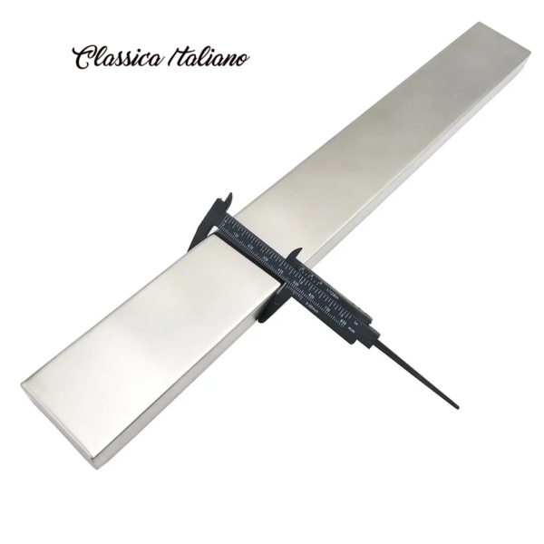 d-105-Classica-Italiano-tempat-pisau-magnet-dinding-tebal.png Classica Italiano tempat pisau dapur magnet tempel SUS 304 anti karat